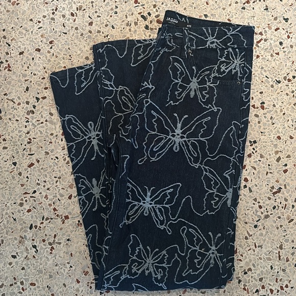 Jaded London low-rise boyfriend fit denim jeans in embossed butterfly size W25 - Picture 8 of 9